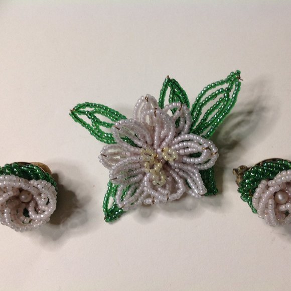Vintage Glass Seed Bead Flower Brooch w Clip Back Earrings - Picture 1 of 6